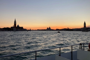 Punta Sabbioni - Venedig bei Sonnenuntergang: Bootstour mit Aperitif