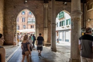 Venice: Rialto Market Food and Wine Lunchtime Tour