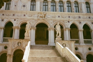 Passeggia per le sale di Palazzo Ducale con un tour guidato a Venezia