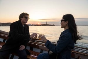 ベニス・ラグーンでのサンセット・セレニティ・クルーズ