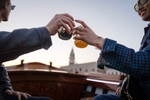 ベニス・ラグーンでのサンセット・セレニティ・クルーズ