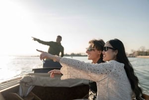 ベニス・ラグーンでのサンセット・セレニティ・クルーズ