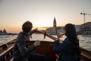 ベニス・ラグーンでのサンセット・セレニティ・クルーズ