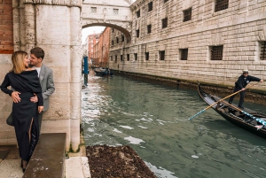 Zeitloses Venedig: Luxuriöses Fotoshooting mit einem lokalen Fotografen