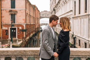 Zeitloses Venedig: Luxuriöses Fotoshooting mit einem lokalen Fotografen