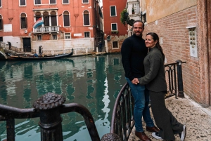Zeitloses Venedig: Luxuriöses Fotoshooting mit einem lokalen Fotografen
