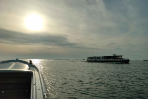 Tour to Pellestrina in a typical lagoon boat from Chioggia