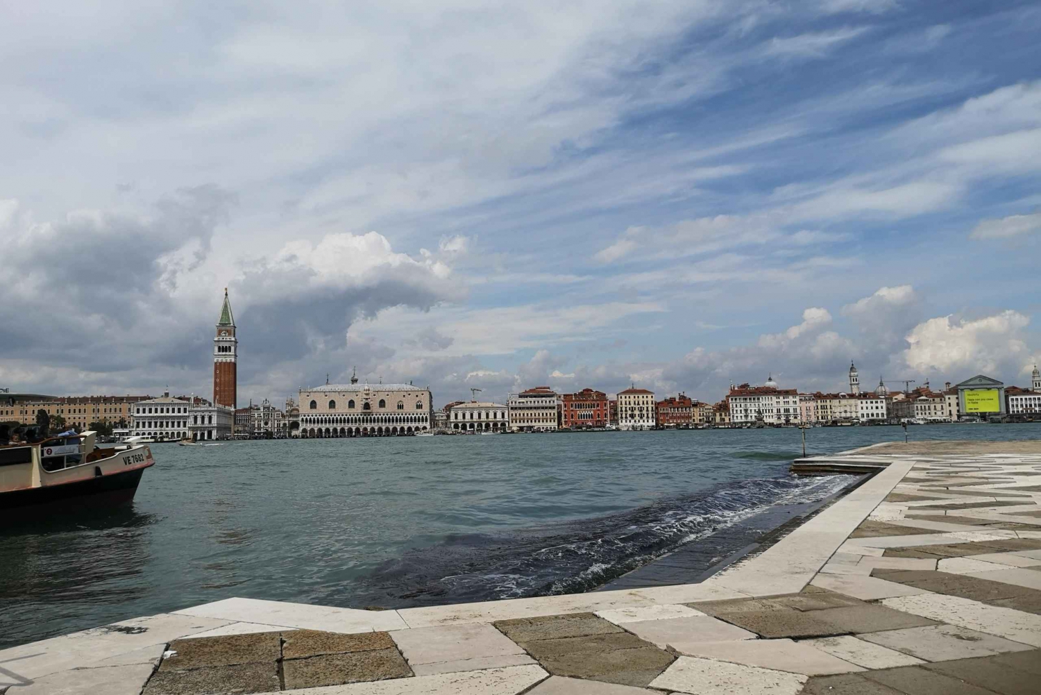 Walking tour to discover the hidden corners of Venice