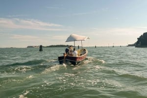 Passeio de barco típico na lagoa de Veneza