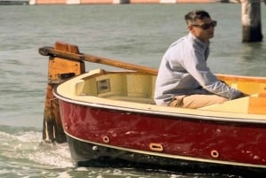 Passeio de barco típico na lagoa de Veneza