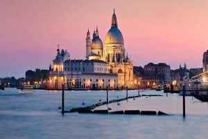 Passeio de barco típico na lagoa de Veneza