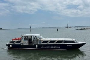 Privater Transfer vom Bahnhof nach San Marco und mehrsprachiger Guide