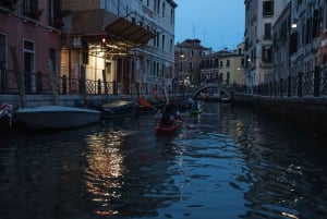 Unique night tour with sunset: Kayak in Venice with a guide