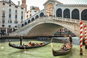 Venetian Dreams VIP: Gondoliajelu ja piilotettujen kanavien kierros: VIP: Gondoliajelu & Hidden Canals Tour