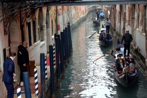 Venetian Dreams VIP: Gondoliajelu ja piilotettujen kanavien kierros: VIP: Gondoliajelu & Hidden Canals Tour