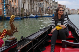 Venetian Dreams VIP: Gondola Ride & Hidden Canals Tour