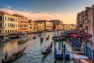 Venetian Gondola Serenade: A Romantic Journey Private