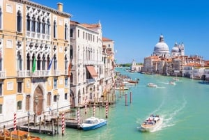 Venetian Gondola Serenade: A Romantic Journey Private