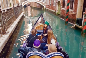 Venice: 1-Hour Gondola Ride on the Grand Canal with Guide