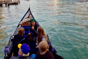 Venice: 1-Hour Gondola Ride on the Grand Canal with Guide