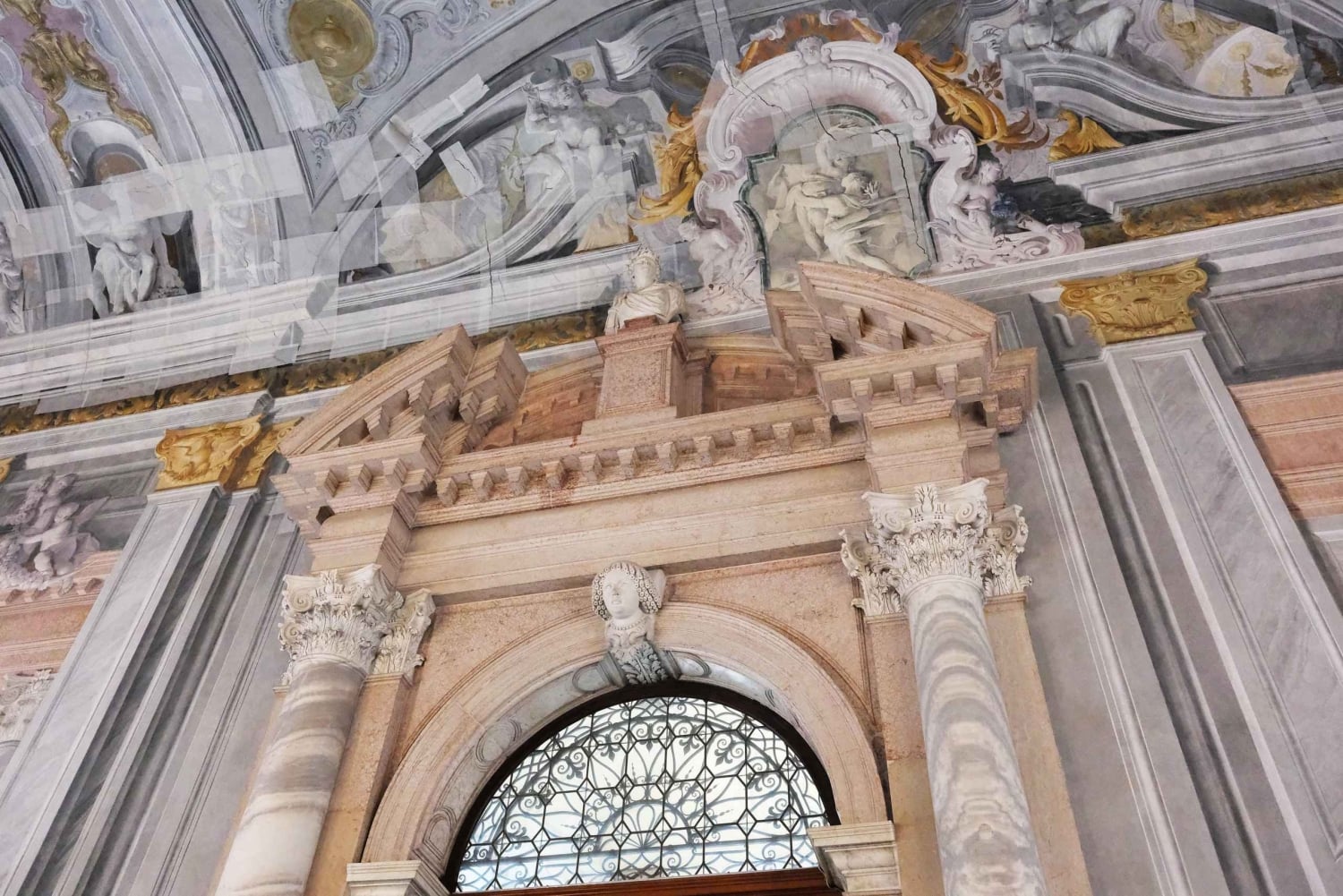 Veneza: Palácio do Grande Canal de 1700 e o Fascínio de Casanova™