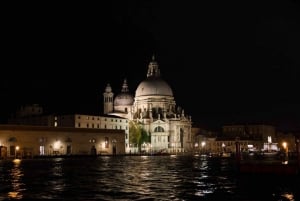 Venedig: 2-stündige private Tour zu Fuß bei Nacht