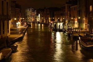 Venedig: 2-stündige private Tour zu Fuß bei Nacht