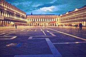 Venedig: 2-stündige private Tour zu Fuß bei Nacht