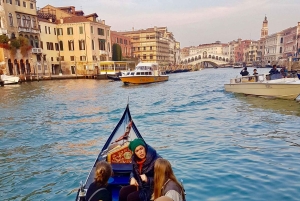 Wenecja: 30-minutowa przejażdżka gondolą po Wielkim Kanale z przewodnikiem