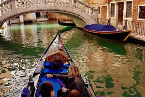 Wenecja: 30-minutowa przejażdżka gondolą po Wielkim Kanale z przewodnikiem