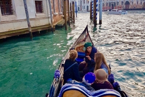 Wenecja: 30-minutowa przejażdżka gondolą po Wielkim Kanale z przewodnikiem