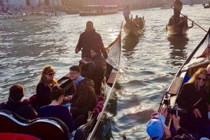 Venice: 30-Minute Gondola Ride on Grand Canal with Serenade