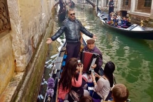 Venice: 30-Minute Gondola Ride on Grand Canal with Serenade