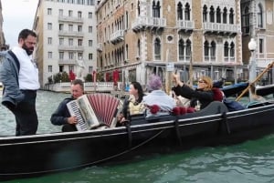 Venice: 30-Minute Gondola Ride on Grand Canal with Serenade