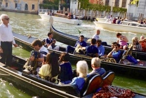 Venice: 30-Minute Gondola Ride on Grand Canal with Serenade