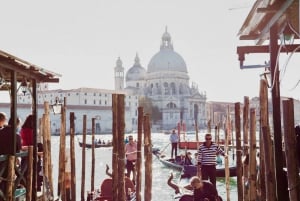 Venice: 30-Minute Gondola Ride on Grand Canal with Serenade