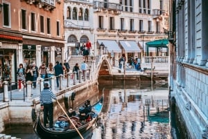 Venice: 30-Minute Gondola Ride on Grand Canal with Serenade