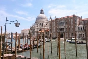 Venice: 30-Minute Gondola Ride on Grand Canal with Serenade