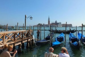 Venice: 30-Minute Gondola Ride on Grand Canal with Serenade