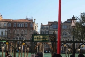 Venice: 30-Minute Gondola Ride on Grand Canal with Serenade