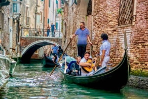 Venedig: 30-minuters gondoltur på Canal Grande med Serenade