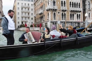 Venedig: 30-minuters gondoltur på Canal Grande med Serenade