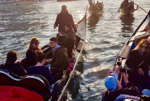 Venedig: 30-minuters gondoltur på Canal Grande med Serenade