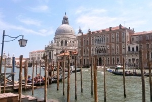 Venedig: 30-minuters gondoltur på Canal Grande med Serenade