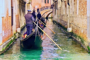 Venedig: 30-minuters gondoltur på Canal Grande med Serenade