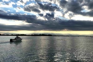 Veneza: passeio de barco entre sussurros de água e luz, uma realidade a ser descoberta