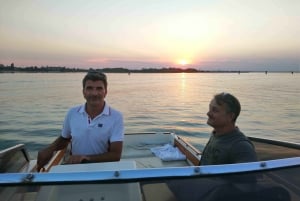 Veneza: passeio de barco entre sussurros de água e luz, uma realidade a ser descoberta