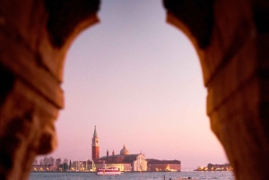 Venezia: En romantisk gondoltur under Sugete-broen