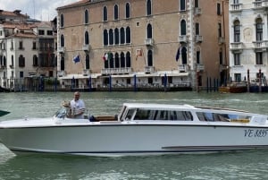 Venice : Airport to Hotel Private Water Taxi Transfer Trip