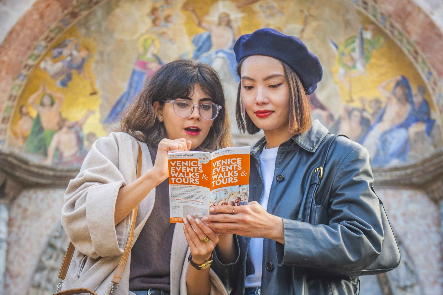 Venetsia: Dogen palatsin kierros gondoliajelulla.